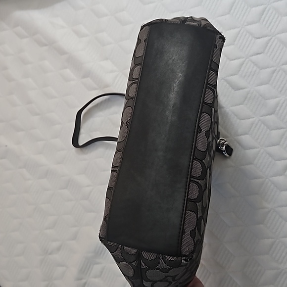 Black coach purse - Picture 9 of 9